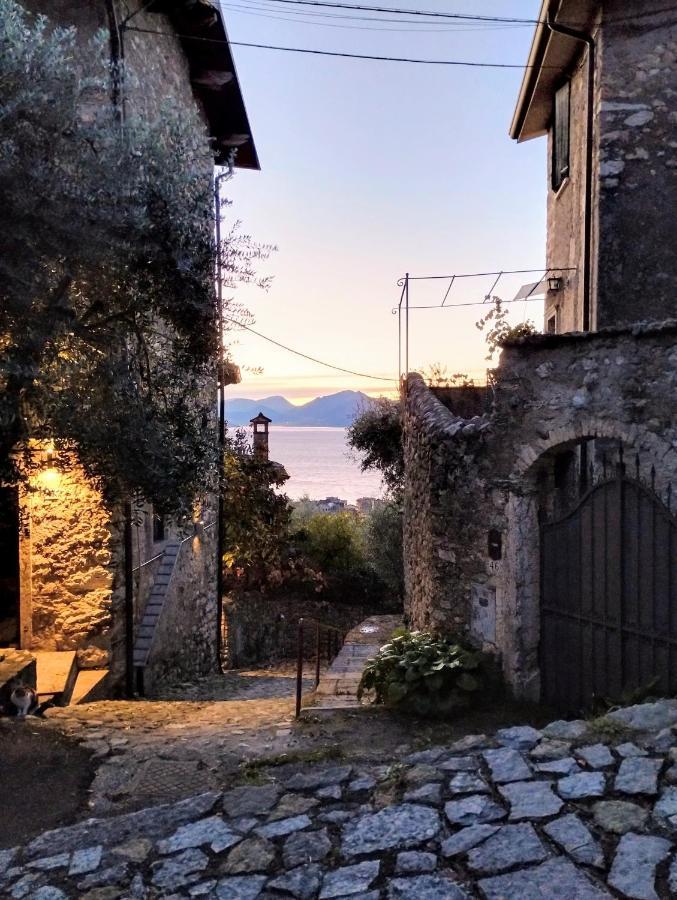 Ferienwohnung Al Piccolo Borgo Antico Torri Del Benaco Exterior foto